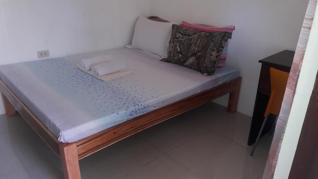 Charm Guest House Puerto Princesa Esterno foto